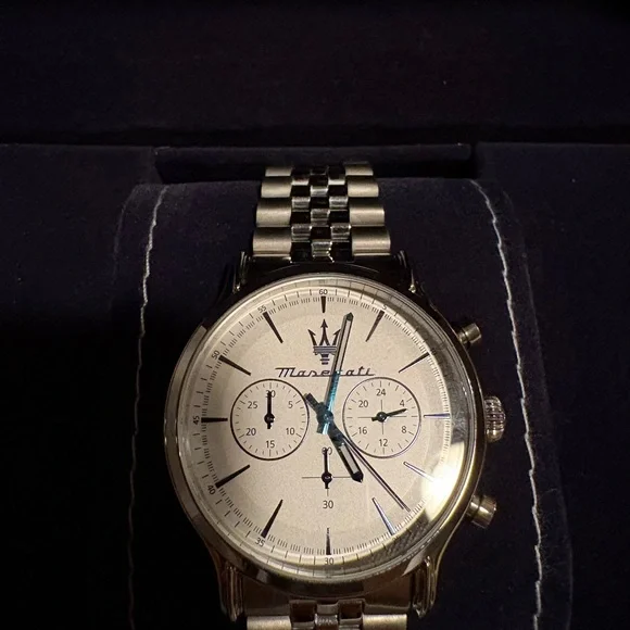 Maserati Epoca Silver Stainless Steel Strap Men Watch R8873618034 - Picture 2 of 3